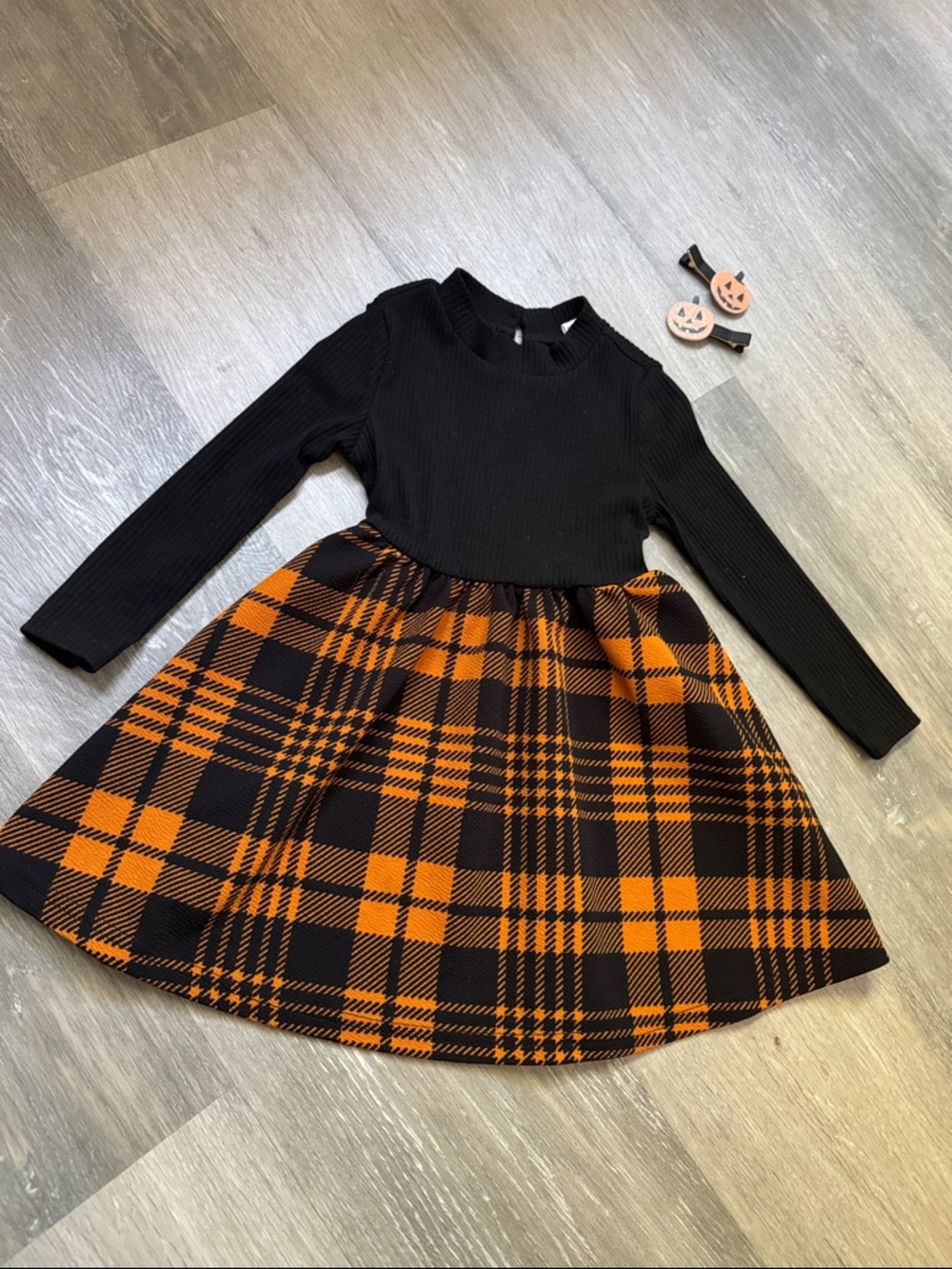 Plaid dress/Pumpkin hair clips